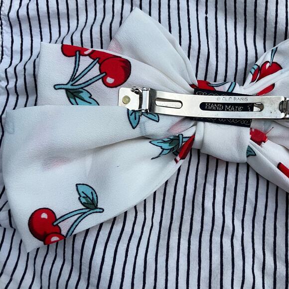 White and red cherry hair clip bow barrette, coquette cottagecore retro indie - Picture 4 of 6